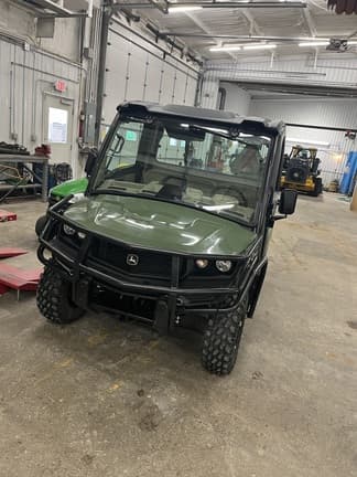Image of John Deere XUV 835R equipment image 1