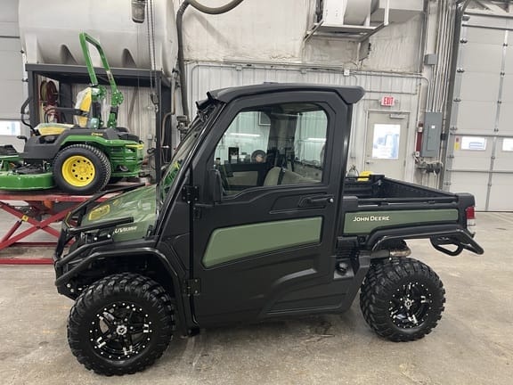 2021 John Deere XUV 835R Equipment Image0