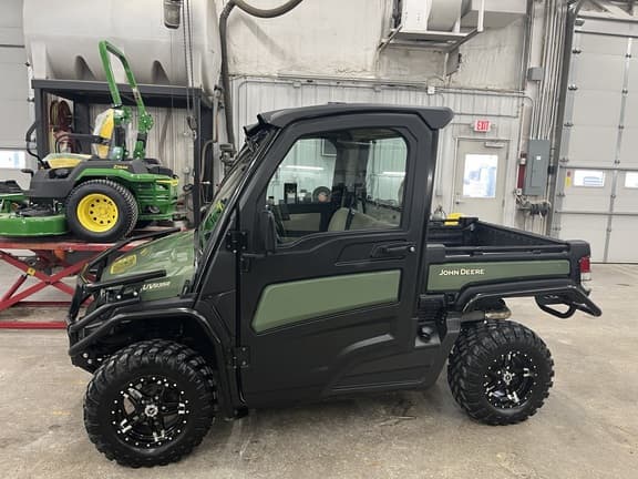 Image of John Deere XUV 835R Primary image