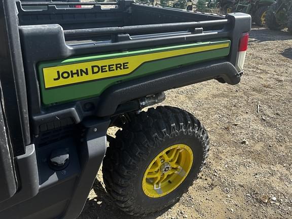 Image of John Deere XUV 835R equipment image 3