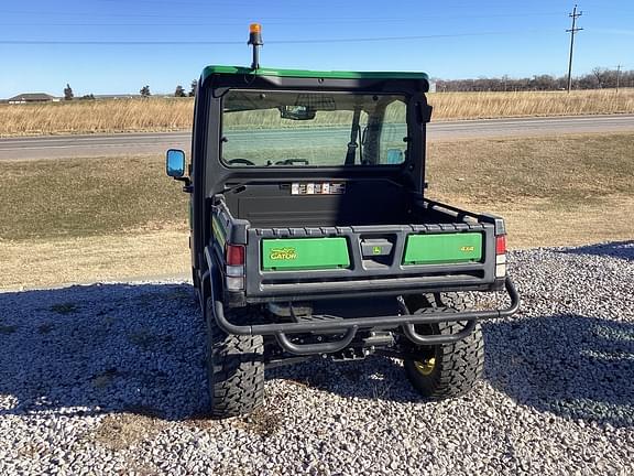 Image of John Deere XUV 835R equipment image 4