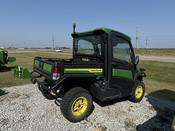 Image of John Deere XUV 835R equipment image 3