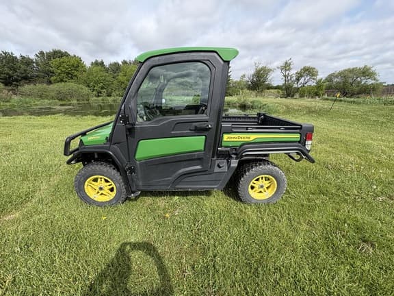 Image of John Deere XUV 835R equipment image 1
