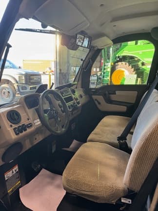 Image of John Deere XUV 835R equipment image 3