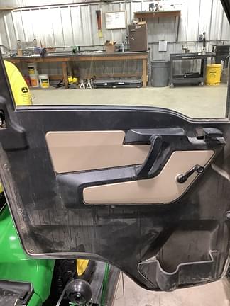 Image of John Deere XUV 835R equipment image 2