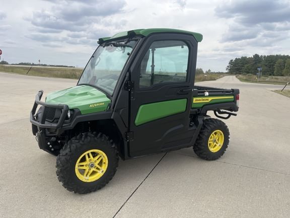 2022 John Deere XUV 835R Equipment Image0