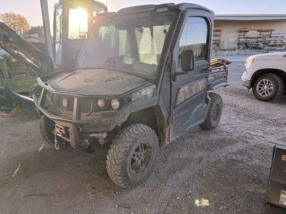 2021 John Deere XUV 835R Equipment Image0