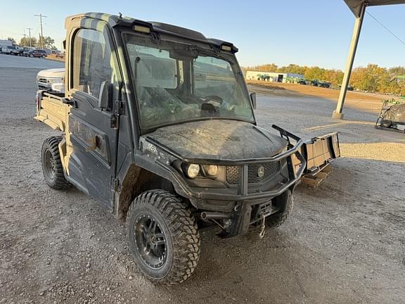 Image of John Deere XUV 835R equipment image 1