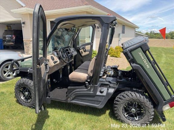 Image of John Deere XUV 835R equipment image 3