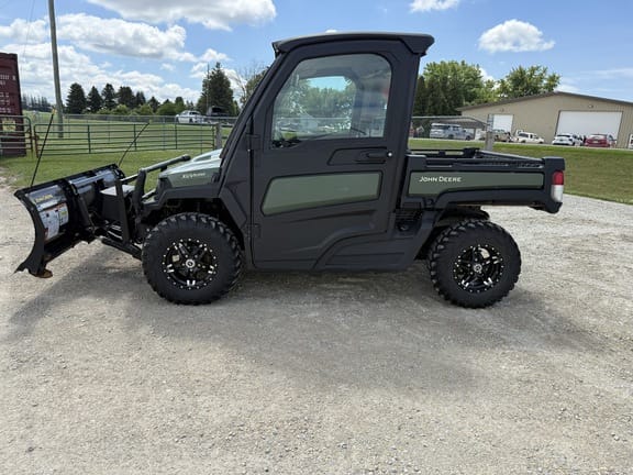 2021 John Deere XUV 835R Equipment Image0