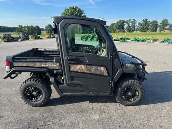 Image of John Deere XUV 835R equipment image 3
