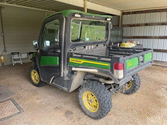 Image of John Deere XUV 835R Primary image