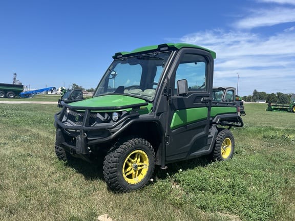 2021 John Deere XUV 835R Equipment Image0