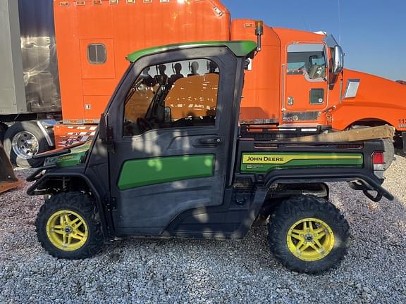 Image of John Deere XUV 835R Primary image