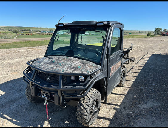 2021 John Deere XUV 835R Equipment Image0