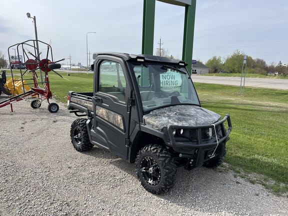 2021 John Deere XUV 835R Equipment Image0