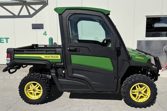Image of John Deere XUV 835R equipment image 1