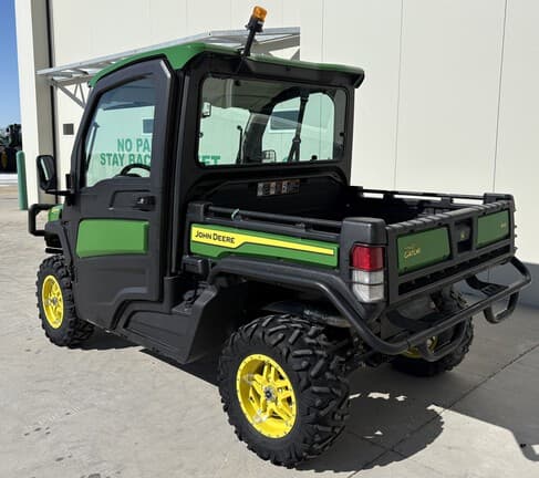 Image of John Deere XUV 835R equipment image 4