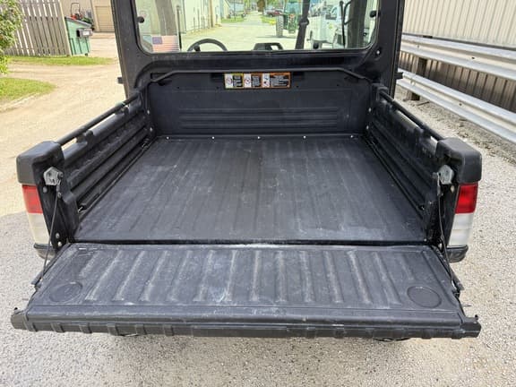 Image of John Deere XUV 835R equipment image 4