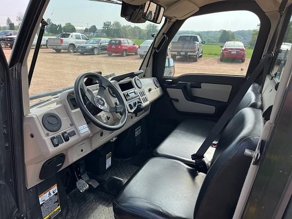 Image of John Deere XUV 835R equipment image 4