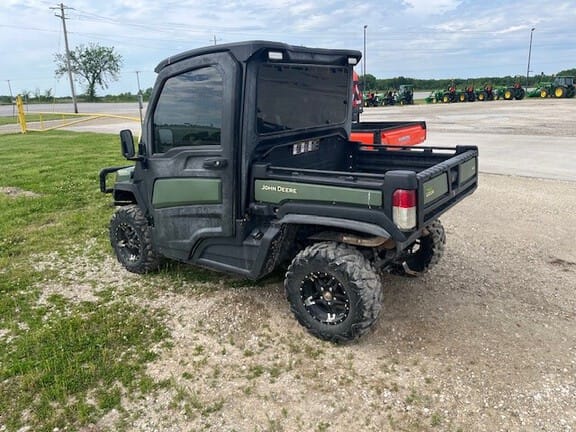 2021 John Deere XUV 835R Equipment Image0