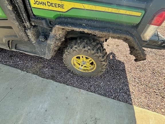 Image of John Deere XUV 835R equipment image 4