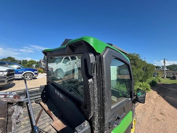 Image of John Deere XUV 835R equipment image 3