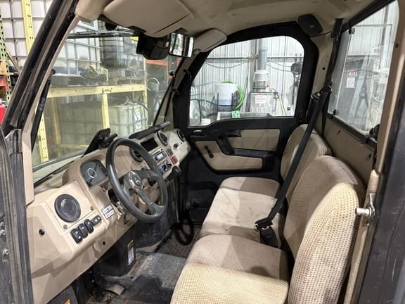 Image of John Deere XUV 835R equipment image 4