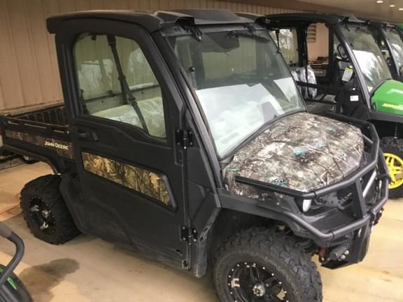 Image of John Deere XUV 835R equipment image 1