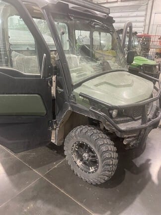 2021 John Deere XUV 835R Equipment Image0