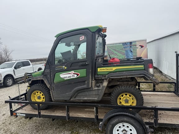 2021 John Deere XUV 835R Equipment Image0