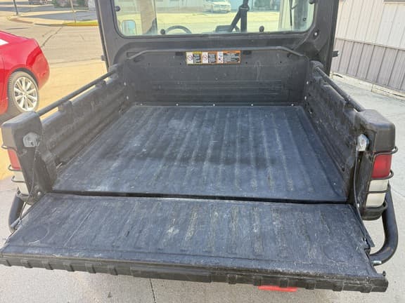 Image of John Deere XUV 835R equipment image 4