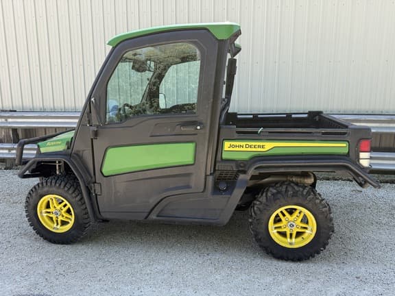 Image of John Deere XUV 835R equipment image 1