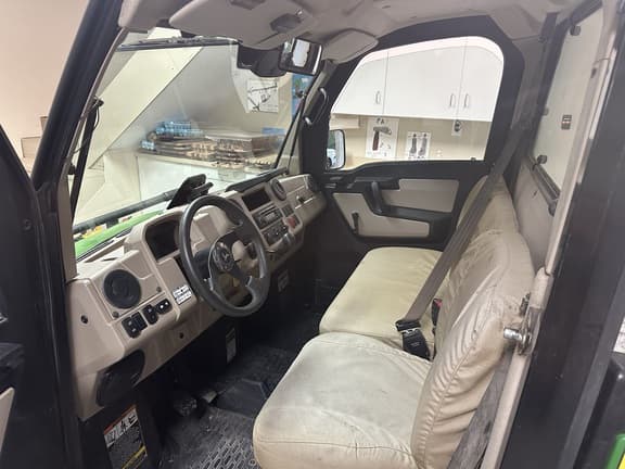 Image of John Deere XUV 835R equipment image 3