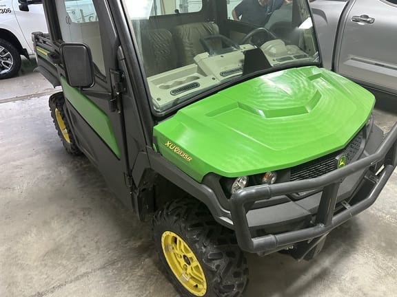 2021 John Deere XUV 835R Equipment Image0