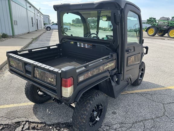 Image of John Deere XUV 835R equipment image 4