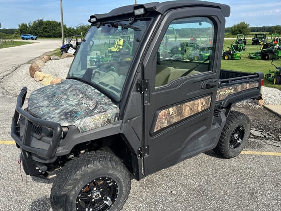 2021 John Deere XUV 835R Equipment Image0