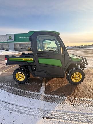 Image of John Deere XUV 835R equipment image 3