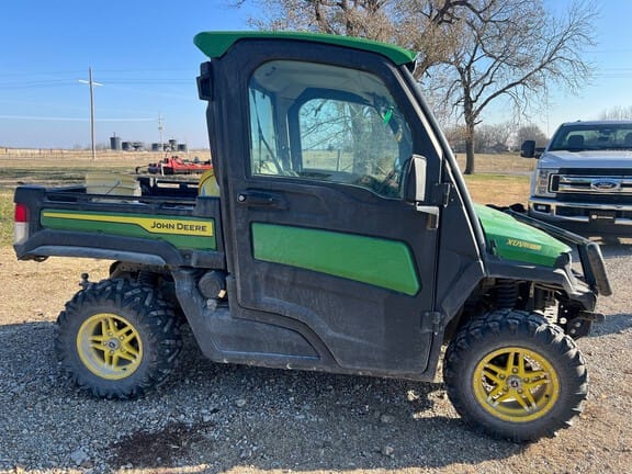 2021 John Deere XUV 835R Equipment Image0