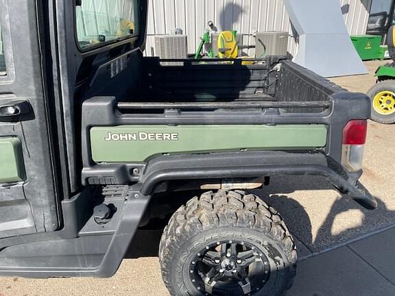 Image of John Deere XUV 835R equipment image 1