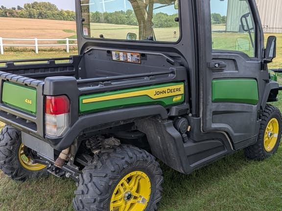 Image of John Deere XUV 835R equipment image 4