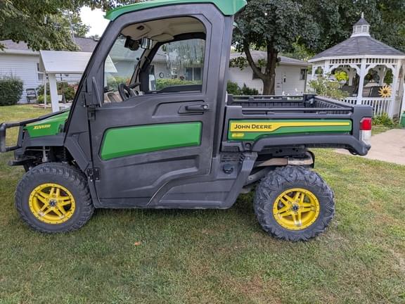 Image of John Deere XUV 835R equipment image 1