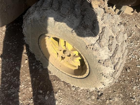 Image of John Deere XUV 835R equipment image 3