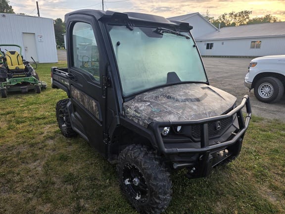 2021 John Deere XUV 835R Equipment Image0