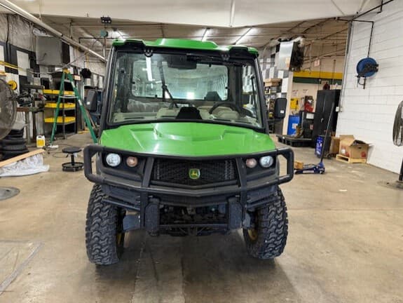 Image of John Deere XUV 835R equipment image 2