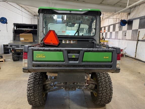Image of John Deere XUV 835R equipment image 3