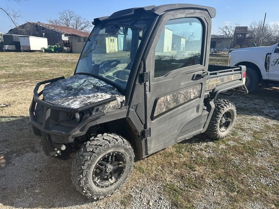 2021 John Deere XUV 835R Equipment Image0