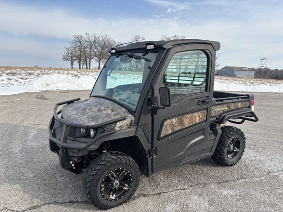 2021 John Deere XUV 835R Equipment Image0