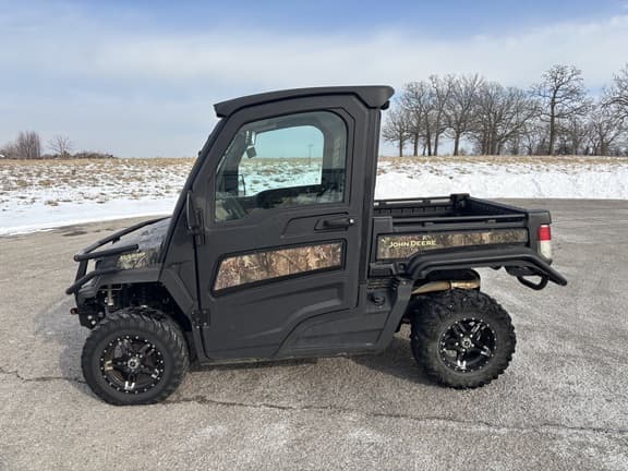 Image of John Deere XUV 835R equipment image 1