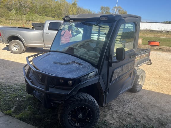 2021 John Deere XUV 835R Equipment Image0